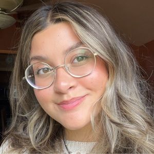 Meet your Posher, Lesly